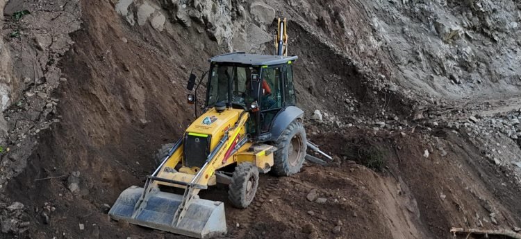 Recuperan la movilidad en la vía Rovira, Roncesvalles, San Antonio afectada por las constantes lluvias en la región 