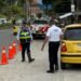 Implementan zona exclusiva para descenso de pasajeros frente a Sanitas, sector de El Papayo