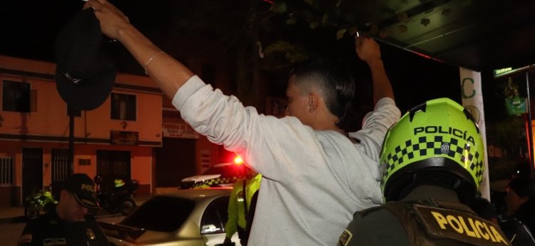 Autoridades capturaron a 12 personas y incautaron un arma de fuego, tres traumática y 231 armas blancas