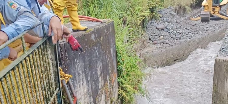 Restablecieron la captación de agua en la bocatoma del río Combeima