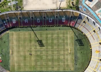 Inició el mantenimiento semestral del gramado en el estadio Murillo Toro
