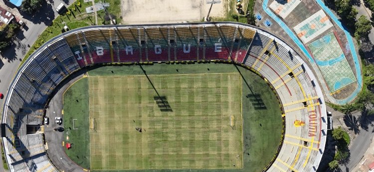 Inició el mantenimiento semestral del gramado en el estadio Murillo Toro