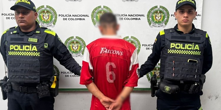 Sujeto intentó botar un arma de fuego para no ser capturado por la Policía 