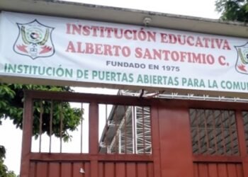 Estudiantes del Alberto Santofimio Caicedo denuncian que no tienen mobiliario para poder estudiar
