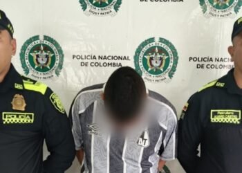 Estaba en un carro haciendo bulla, dormido y con un arma de fuego sin permiso