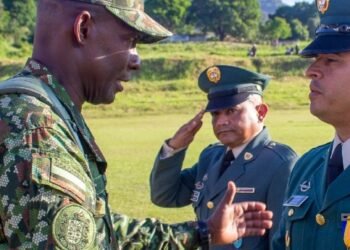 41 oficiales de la quinta división del ejército recibieron ascenso en el campo de paradas de la institución militar 