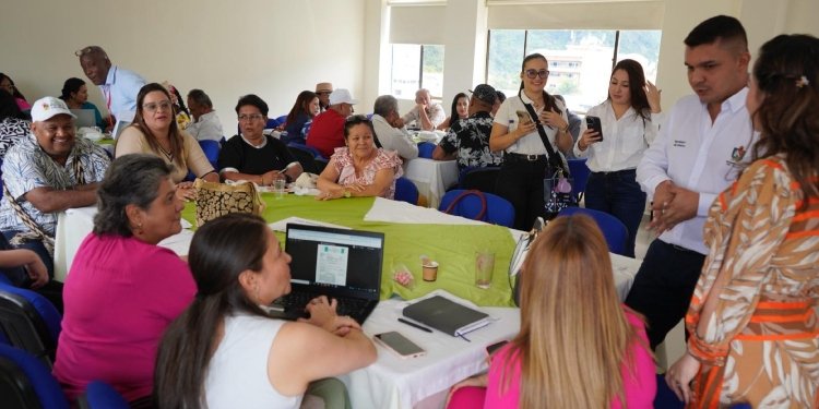 Víctimas del conflicto construyen propuesta de paz desde su experiencia desde Ibagué