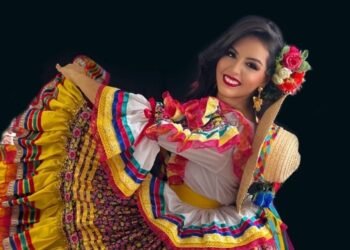 Salomé Bermúdez embajadora de la Comuna 10 que va tras la corona Municipal del Folclor