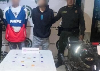 Sorprendidos en motocicleta llevando dosis de droga sintética