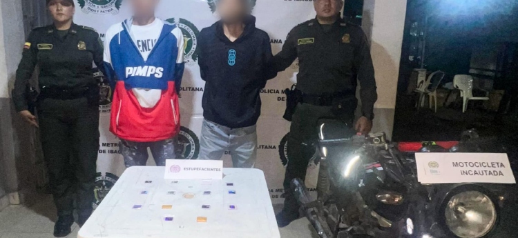 Sorprendidos en motocicleta llevando dosis de droga sintética