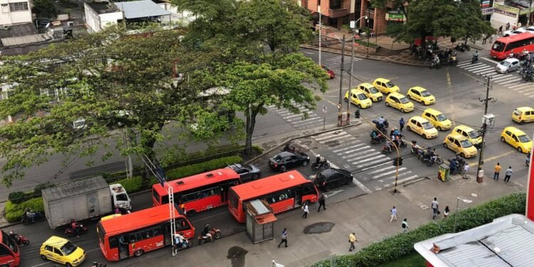 Paro de taxistas calienta motores