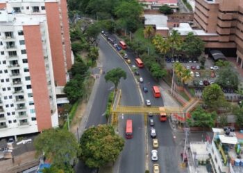 ¡Pilas conductores! Habrá cierre total de la calzada de ascenso de Quinta, entre 60 y 44, por aplicación de capa asfáltica