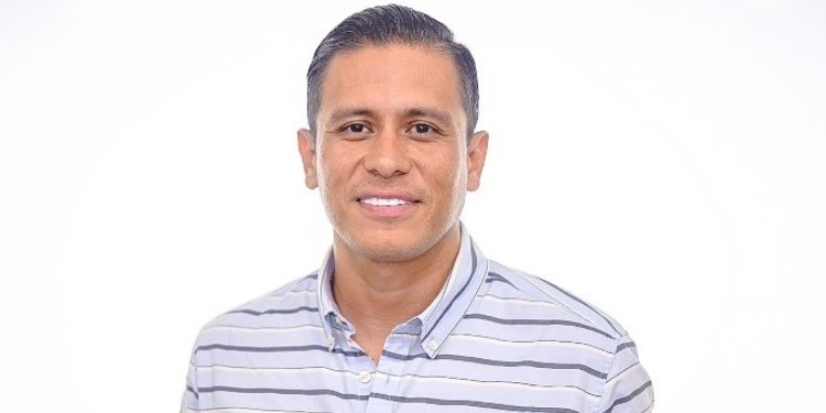 Llamado de atención de la MOE a Leandro Vera, funcionario de la Alcaldía   