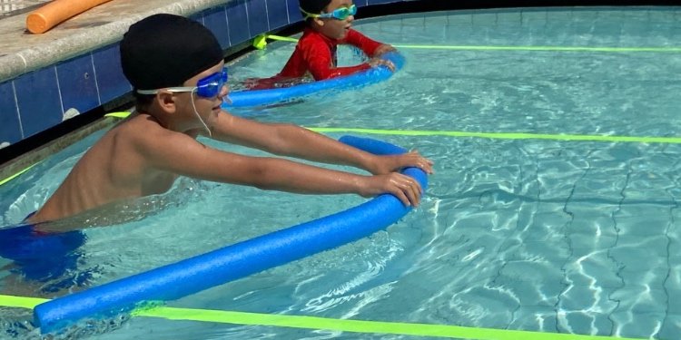 Festival Recreativo de Natación para niños en el CRU