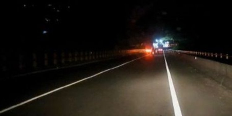 Le falta iluminación a la mitad del Puente de La Variante