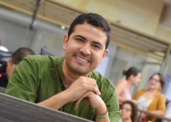 Una administración que cambia de cargos directivos cada mes, no gobierna”, Concejal Andrés Zambrano