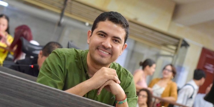 Una administración que cambia de cargos directivos cada mes, no gobierna”, Concejal Andrés Zambrano