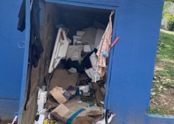 Vecinos alertan de “cambuche” de habitantes de calle en Tanques del Ibal de la Pola