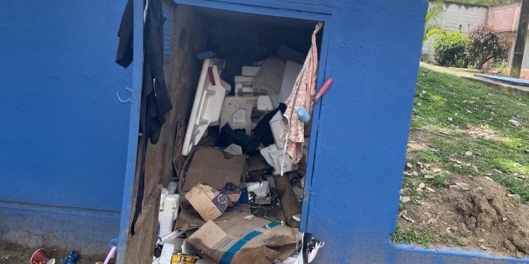 Vecinos alertan de “cambuche” de habitantes de calle en Tanques del Ibal de la Pola