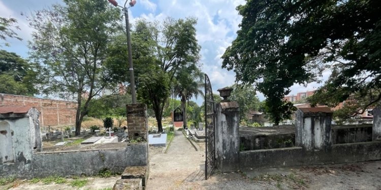 Iglesia católica intentó intervenir el Cementerio de El Salado, pero las normas lo impidieron