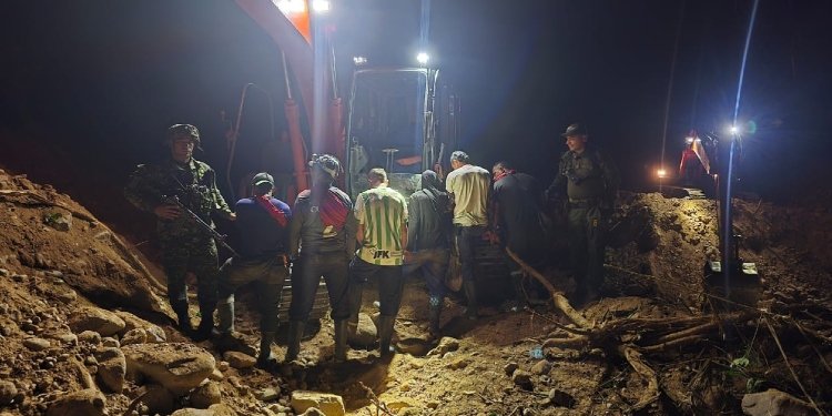 Seis personas detenidas por minería ilegal en zona rural de Ataco