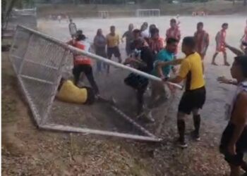 Con patadas y puños agredieron a un árbitro en las canchas del San Simon