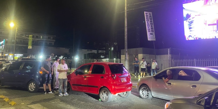 Conductores de plataformas bloquean nuevamente la calle 60 en Ibagué