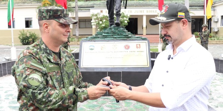 Administración Municipal entregó camionetas al Ejército en Ibagué para reforzar la seguridad