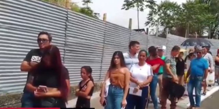 Ciudadanos denuncian demoras y presunta negligencia en el ingreso al búnker de la Fiscalía en Ibagué