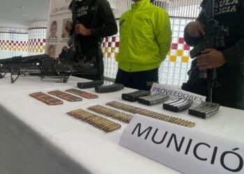 Policía Nacional incauta fusiles, municiones y uniformes en zona de Ibagué