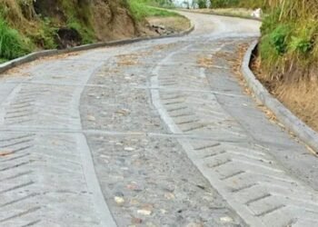 Comunidad de China Alta destaca las nuevas placas huella en la vía hacia Ambalá