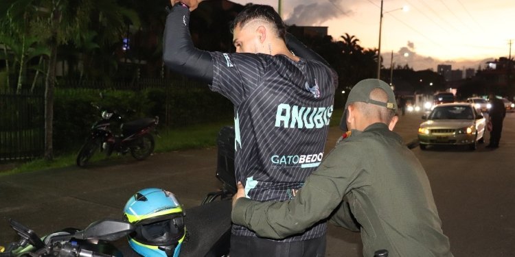 Autoridades capturaron a 10 personas e incautaron 211 armas blancas durante el segundo fin de semana de agosto
