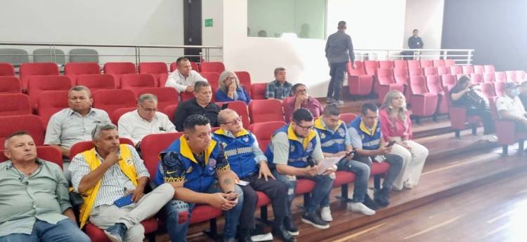 Alcaldía y taxistas llegaron a los primeros acuerdos para evitar un paro