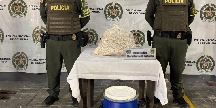 16 kilos de drogas eran transportados en un bus hacia Bogotá