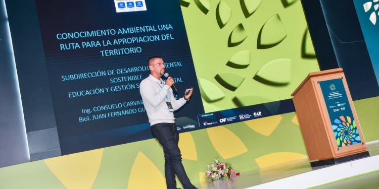 Cortolima presentó en la Cumbre Ambiental 2025 su proyecto Expedición Arcoíris, ejemplo nacional de educación ambiental