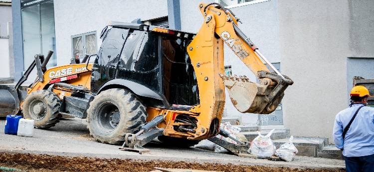 Avanza en licitación para pavimentación de 200 vías en 13 comunas
