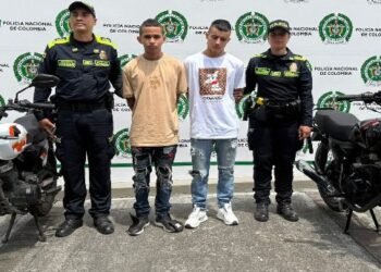 Gracias a las cámaras de seguridad, la Policía capturó a dos sujetos y recuperó una moto