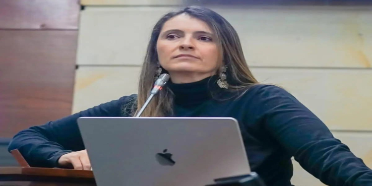 Paloma Valencia: “Estamos ante un presidente descontrolado, decidido a llevar al país al caos”