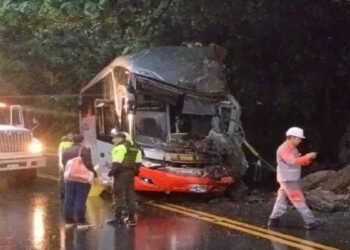 Accidente de bus Flota Magdalena en la vía Ibagué–Cajamarca deja siete personas heridas