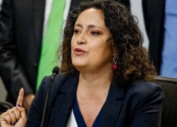 “La Constitución no es un juguete”: Senadora Angelica Lozano