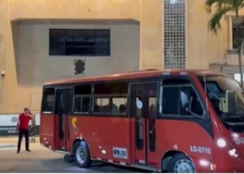 Llegaron a un acuerdo y se levantó la protesta de los transportadores frente a la Alcaldía de Ibagué