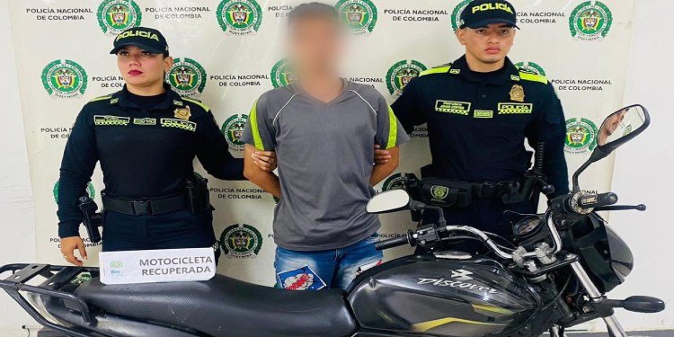 Sujeto intentó hurtar una moto la comunidad reaccionó y lo capturaron 