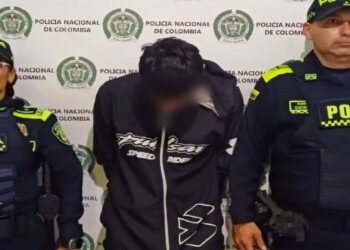 Detenido sujeto sorprendido con un revólver dentro de un canguro