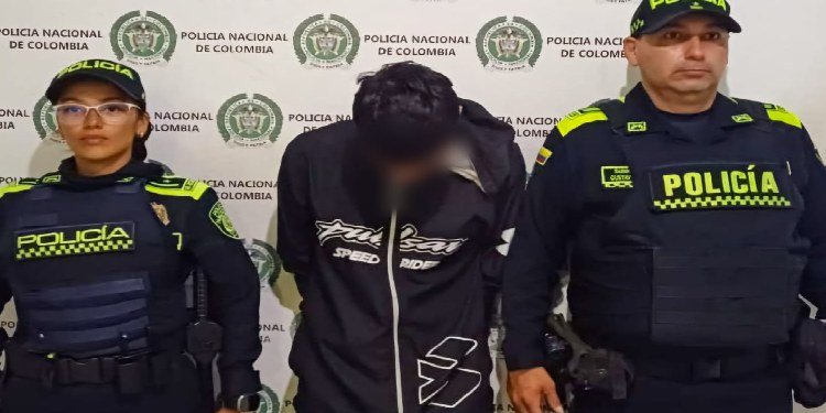 Detenido sujeto sorprendido con un revólver dentro de un canguro