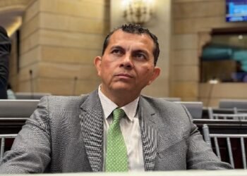 “Se sumará un Ministro más de estos muchos ministros que cambia este gobierno, como cambiarse de calzoncillos”, Carlos Edward Osorio