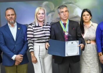 Cortolima otorgó la Medalla al Mérito Ambiental a la Facultad de Ingeniería Forestal de la Universidad del Tolima