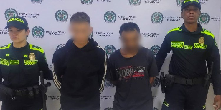 Policía capturó a alias ‘El Rolo’ y ‘El Paisa’ dentro de una tienda cometiendo un  hurto 