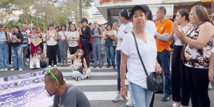 Mamá de Sharit Ciro estuvo en el plantón, habló por primera vez  y pidió justicia por su hija