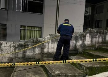 Cuerpo Oficial de Bomberos atendió el colapso del muro en Balcones de Navarra
