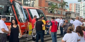 Transportadores exigen presencia de la Alcaldesa para levantar la protesta frente a la Alcaldía
